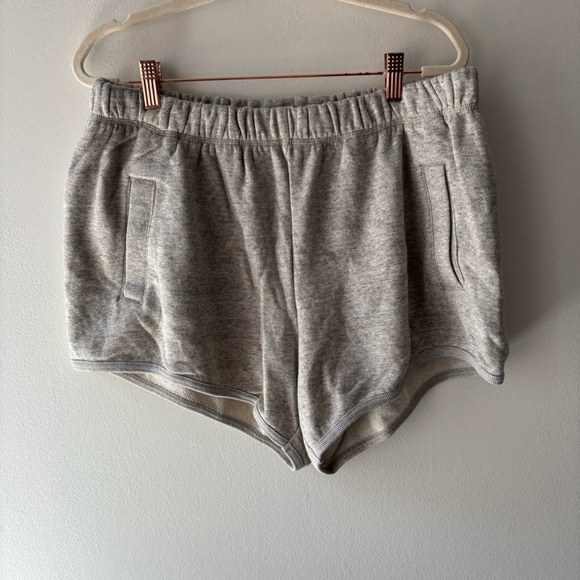 Entireworld. Loop back Grey Sweatshort Sz L - Picture 1 of 3